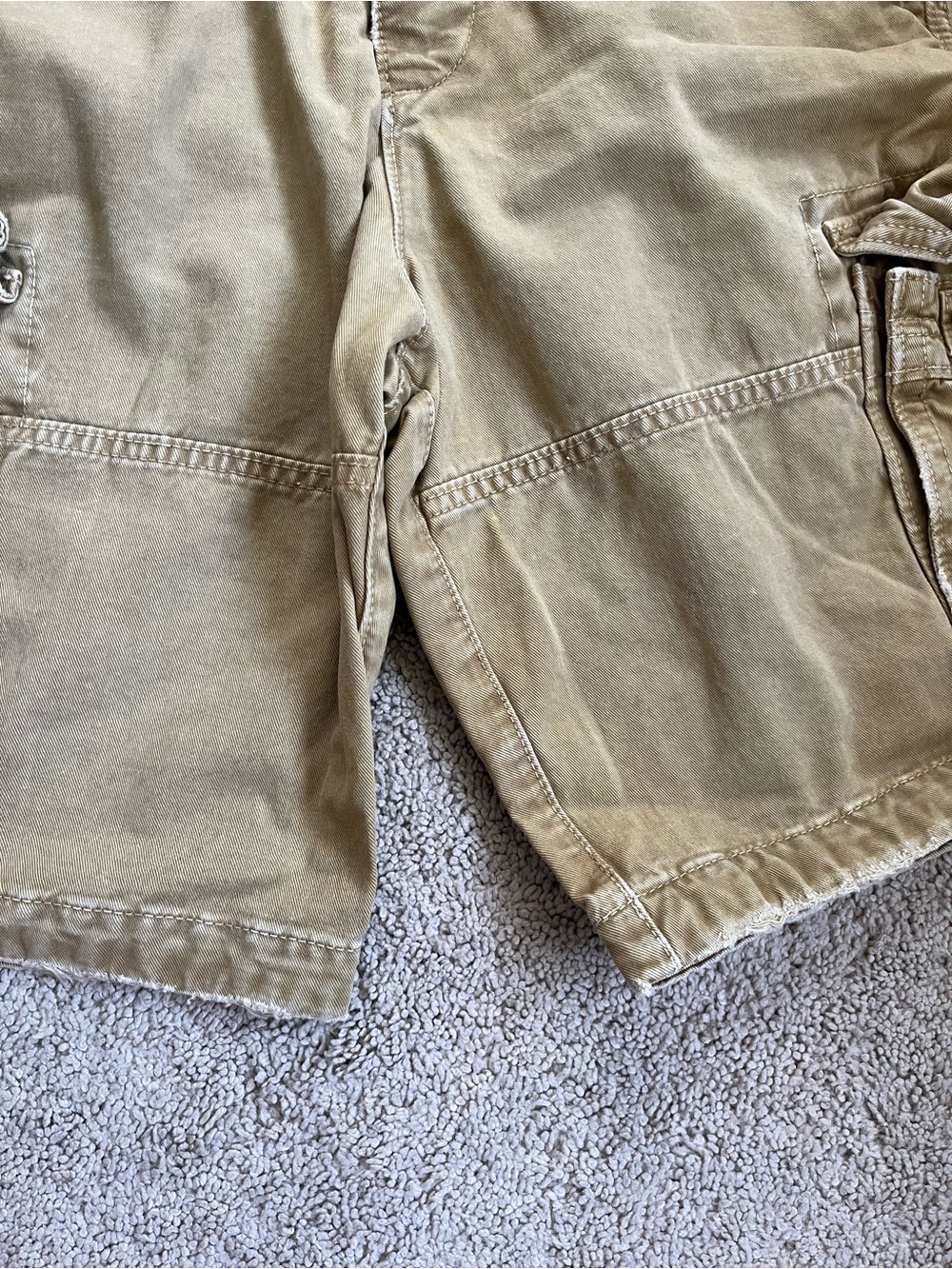 Abercrombie and Fitch Men’s Cargo Shorts - Picture 2 of 4